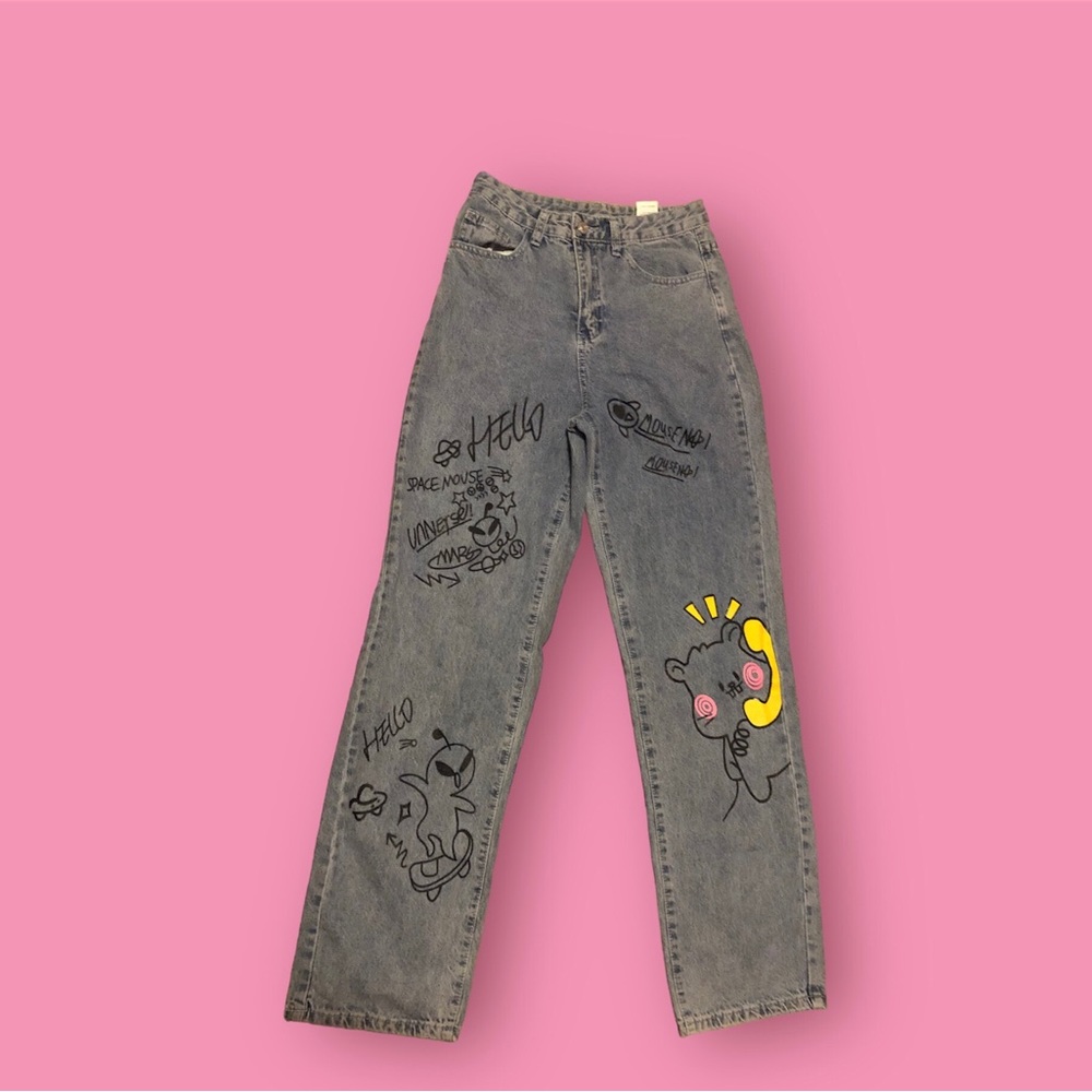 High-Waisted Graphic Detail
Pants - Light Wash, XS